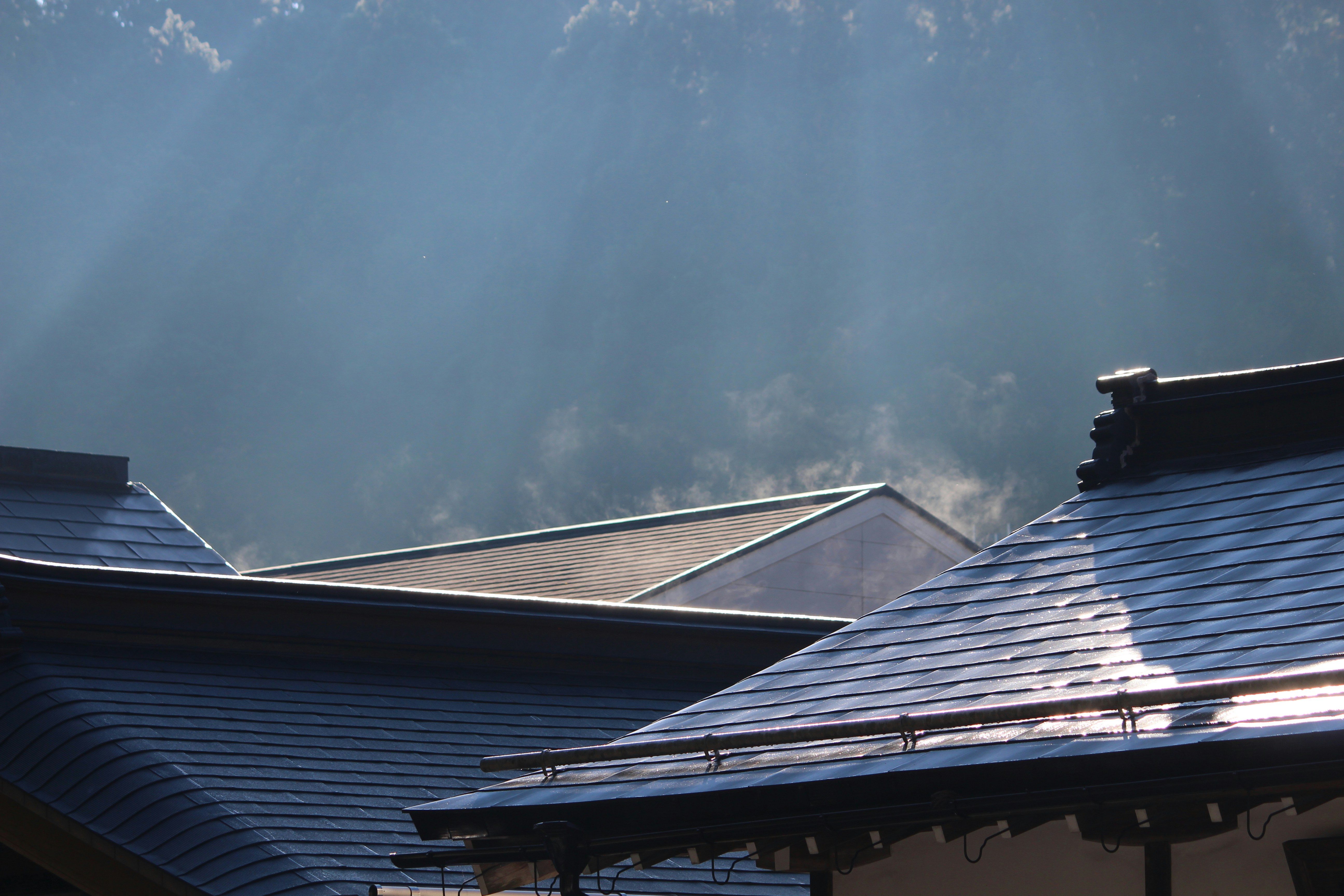 Sunlight heating up Japanese roofs
